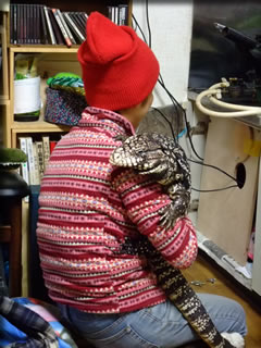 ファンキー君を抱く友人