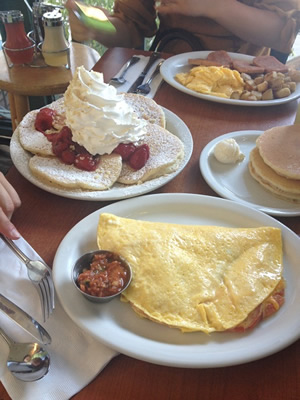 オムレツとパンケーキ
