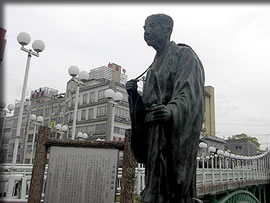 松尾芭蕉の銅像