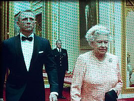 女王陛下と００７