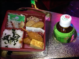 入場料4000円に含まれる弁当とお茶