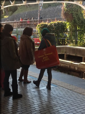 山手線ホームにて