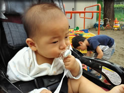 べビーカーを押して