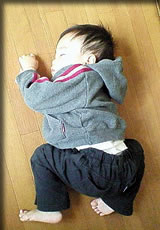 甥のお昼寝ポーズ