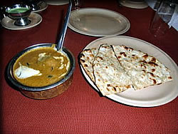 ガーリックナンとエッグカレー