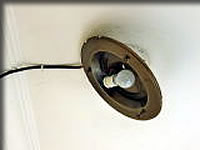 優秀な電気工の手によるコンセント