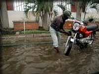 バイクの洗車中