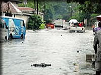大雨で水浸しのLagos