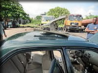 屋根にまで部品が