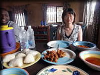 ローカルレストランでの昼食