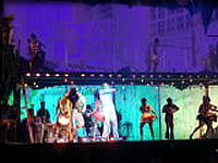 ホテルでのミュージカル