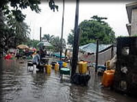 屋台もすべて水没！