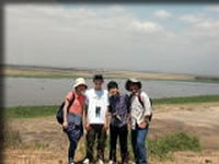 乾いた大地に流れる川