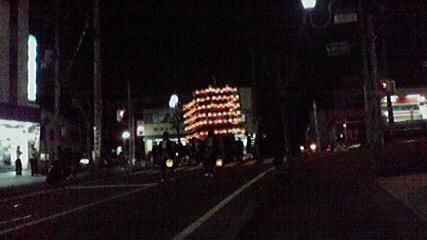 祭りの中を走る・・