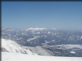 東：安達太良の山並み