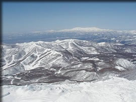 西：アルツと猫魔と会津盆地、遥かに飯豊連峰