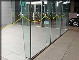 ガラスのエントランス