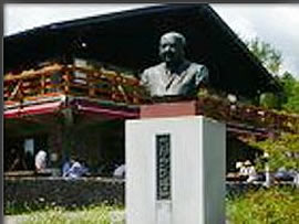 ポールラッシュ博士(1897～1979)胸像