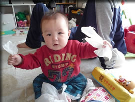 ティッシュ遊び