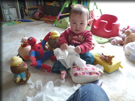 ティッシュ遊び