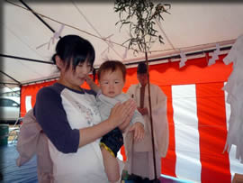 何、にらんでるの！