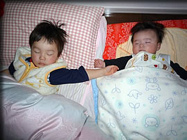 なかよしネンネ