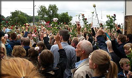 オスロ市庁舎前の集会
