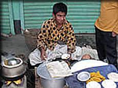 ババ・ピタを売る少年