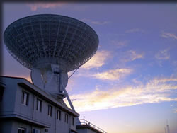 すざくからの電波を受ける