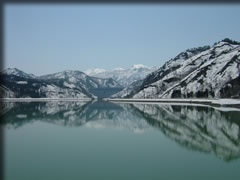 【只見湖から田子倉】