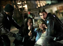 仲間を救出に向かうイーサン