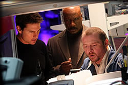 作戦を練るイーサン