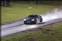 愛車アストン・マーチン