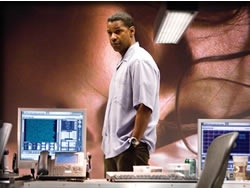 捜査官ダグ・カーリン