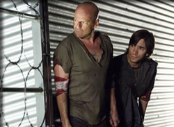 ジャスティン・ロング(右)