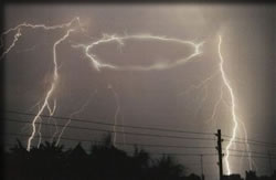 チョー強烈雷雨