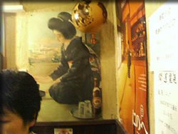 レトロなポスターと美女