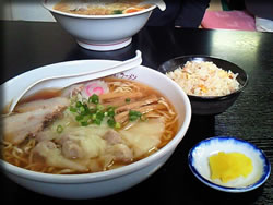 手打ちワンタンメン