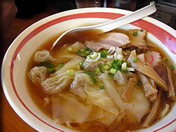 手打ちワンタンメン