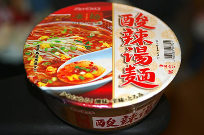 酸辣湯麺カップ