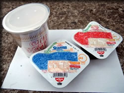 詰め替え用カップヌードルパック