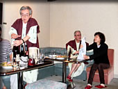 ケメさんを口説くアライ