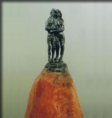 鉛筆の芯に彫った彫刻