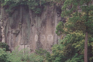 鹿児島県清水の「磨崖塔群」