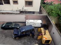 いきなり現れた修理屋