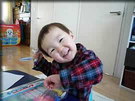 にこ～(* ^ーﾟ)