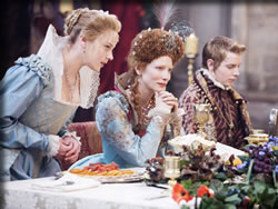 女王に無視される男